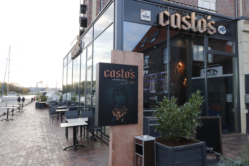 Castos Bar | Biergarten | Location Hafenbar Emden